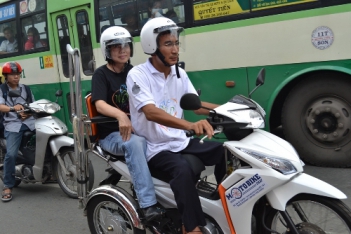 Hơn 4.000 lượt người khuyết tật được đi xe ôm miễn phí