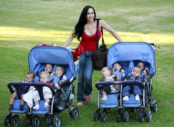 Chọn xe đẩy em bé phù hợp với sự trưởng thành của trẻ