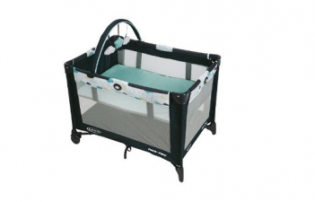 Nôi em bé làm bằng chất liệu inox